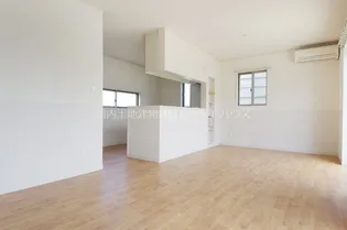 若草4丁目メゾネットの居間