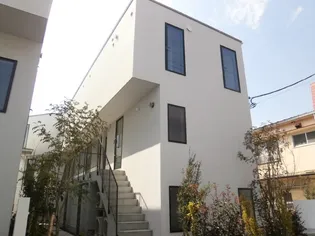 カラスヤマテラスEWの外観