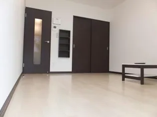 レオパレス善【3階】の居間