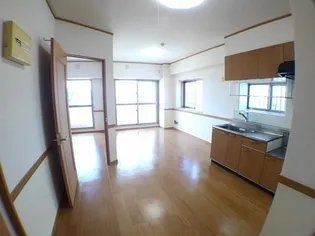 クラシオン ナゴA【2階】の居間