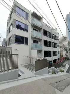 ウェルスクエア初台【1階】の外観