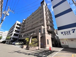 ウエスト7泉【3階】の外観