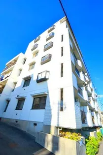 ホワイトヴィラ【2階】の外観