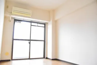 ホワイトキャッスル小金井【5階】の居間