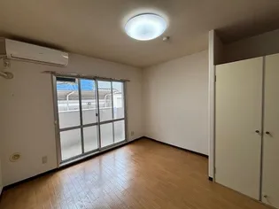 アルファ東古松II【1階】の居間