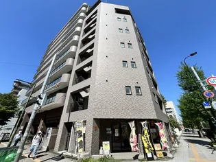 ル・クラ-ジュの外観