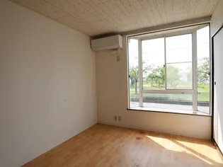 スプリングフィールド II【2階】の居間