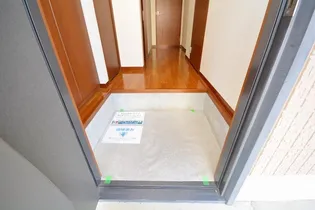 セゾンフローラ F【1階】の玄関