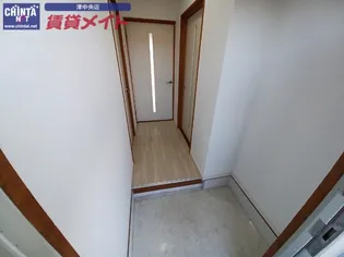 ガーデンヒルズ1号館【1階】の玄関