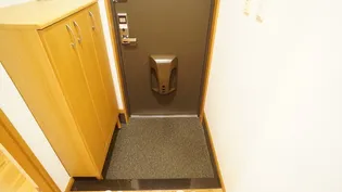 ブランシュ富田A【1階】の玄関