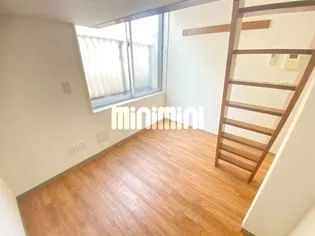 フローラ2【1階】の居間