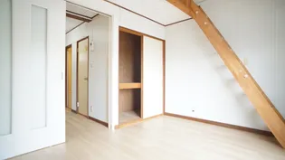 ロフト・カトー【1階】の居間