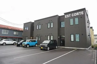 EST CORTEの画像