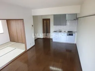 スカイソアービル【3階】の居間