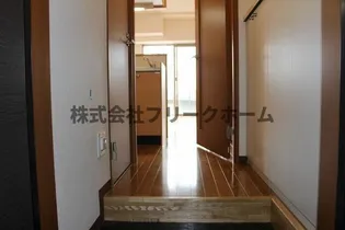 ホワイトステージ【2階】の玄関
