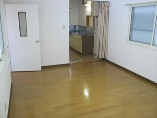 ガレージパレス【1階】の居間