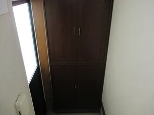 ガレージパレス【1階】の玄関