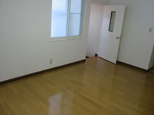 ガレージパレス【1階】の居間