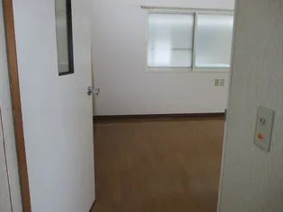 ガレージパレス【1階】の居間