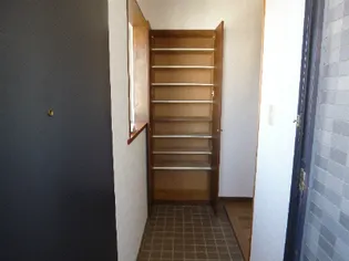 メゾン千夢【3階】の玄関