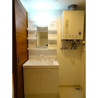 NAHEL RAVISSA【5階】の内装