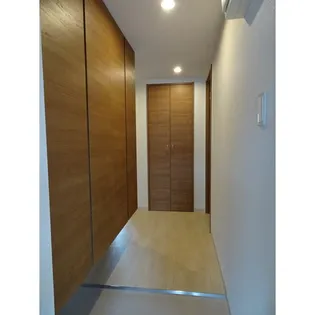 NAHEL RAVISSA【5階】の玄関