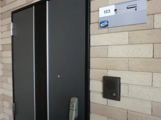 ル・シェモア【1階】の玄関