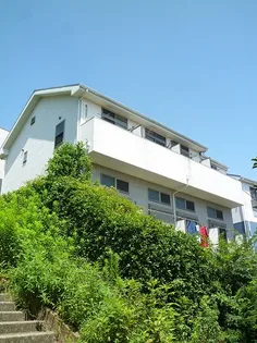 アザレ生麦A棟【1階】の外観