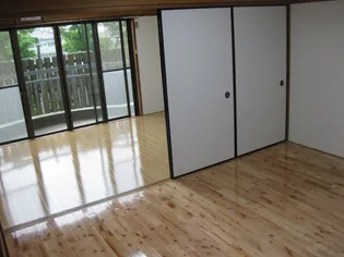 ブルーメン札元【3階】の居間