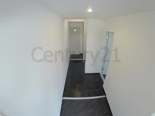 クレスト甲東園A棟の玄関