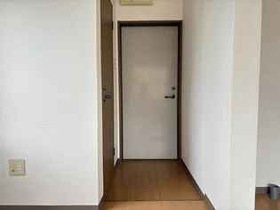 コーポラスなるせV【3階】の玄関