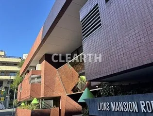 ライオンズマンション六本木【1階】の外観