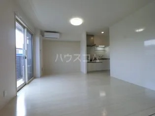 ヴァイアE【2階】の居間