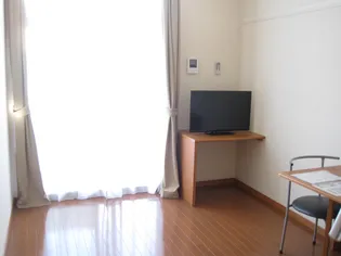 レオパレス勇峰【1階】の居間