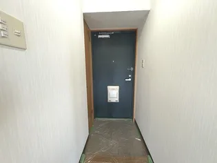 ドレスデン実相寺【2階】の玄関