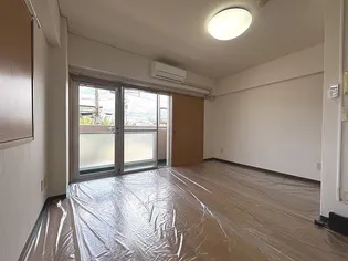 ドレスデン実相寺【2階】の居間