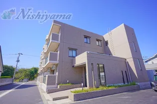 フリューゲルハイム【1階】の外観