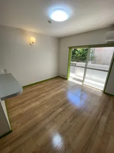 エレガンス木花II【1階】の居間