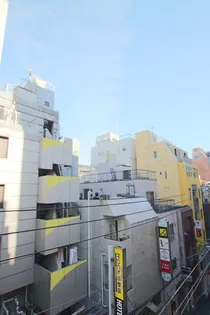 都営新宿線 新宿三丁目駅 徒歩3分 ネット代込 新宿駅まで10分!【4階】の外観