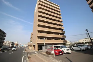 マンションニューヨーク医大東【5階】の外観