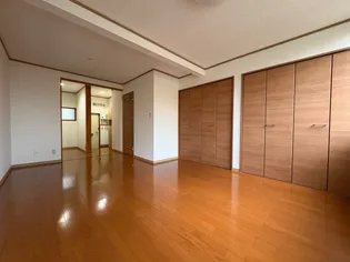 グリーンハウス【1階】の居間