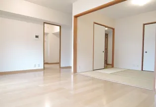 フロール山田町第3【4階】の居間