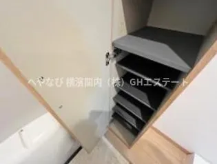 セダーフィネス横浜【3階】の玄関