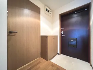 レジデンスロックフェラー【3階】の玄関