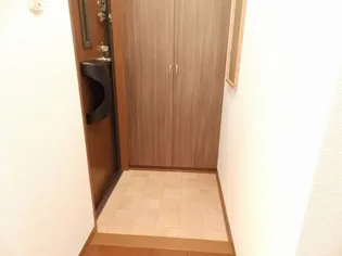 シャンツェ B棟【1階】の玄関