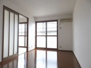 シャンツェ B棟【1階】の居間