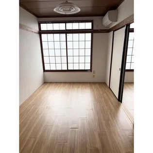 アーバン西青山【1階】の居間