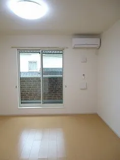 ドラセナ A【2階】の居間