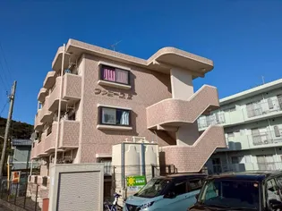 ファミーユII【3階】の外観