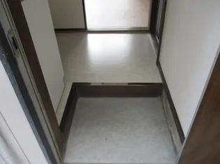 タウニートキタ【1階】の玄関